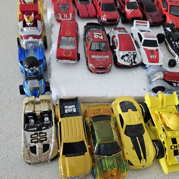 Hot Wheels Car Lot Vintage 1:64 Toy Diecast Plastic Collectible LIQUIDATION SALE - Picture 9 of 13